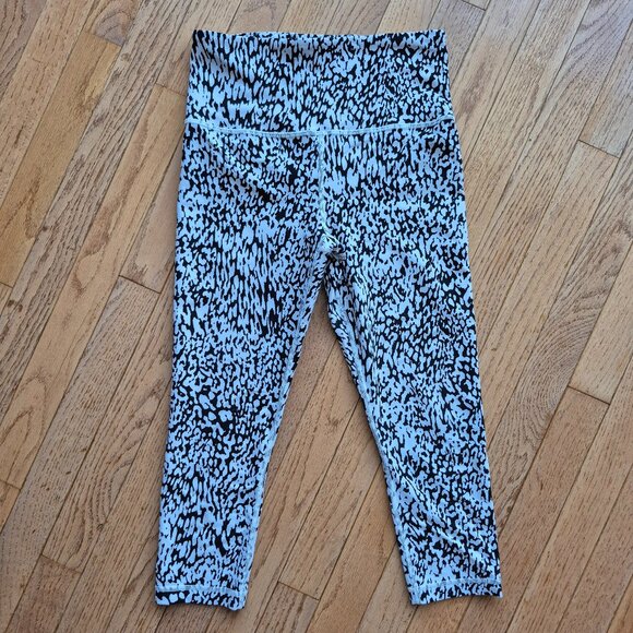 Athleta Elation Capri Leggings Black White Ocelot Workout Gym Yoga Small - Picture 2 of 12
